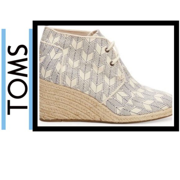 Toms Shoes - Tom's Desert Wedge in Blue Arrow Canvas